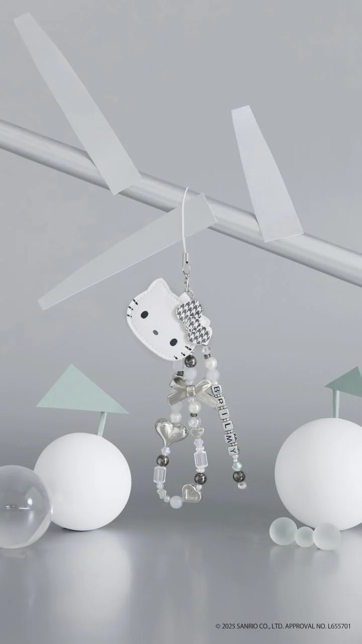 Hello Kitty × BRILMY Mirror Bead Strap Book - Image 4