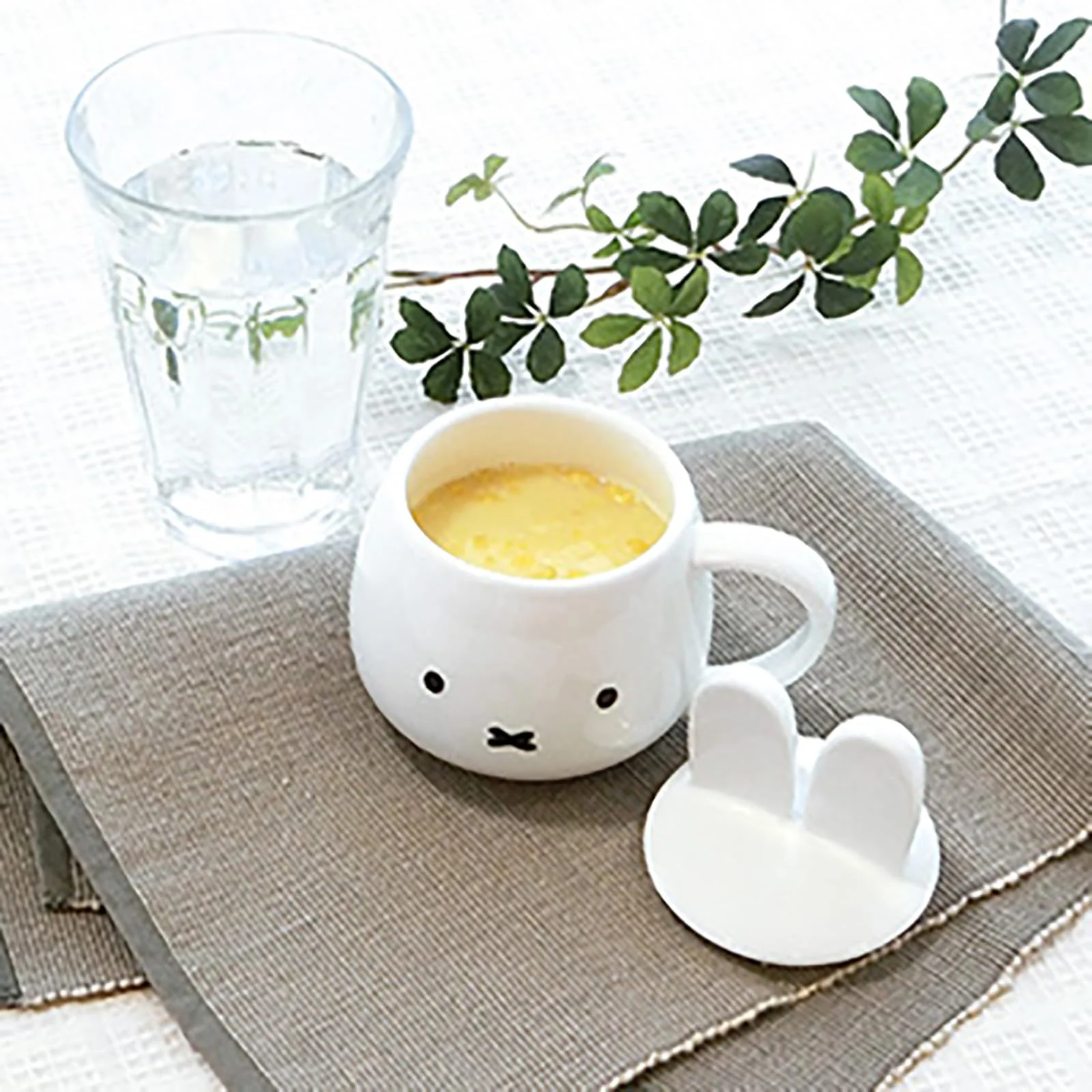 Kaneshotouki Miffy Mug with Lid Ear Handle 270ml Model 200101 - Image 3