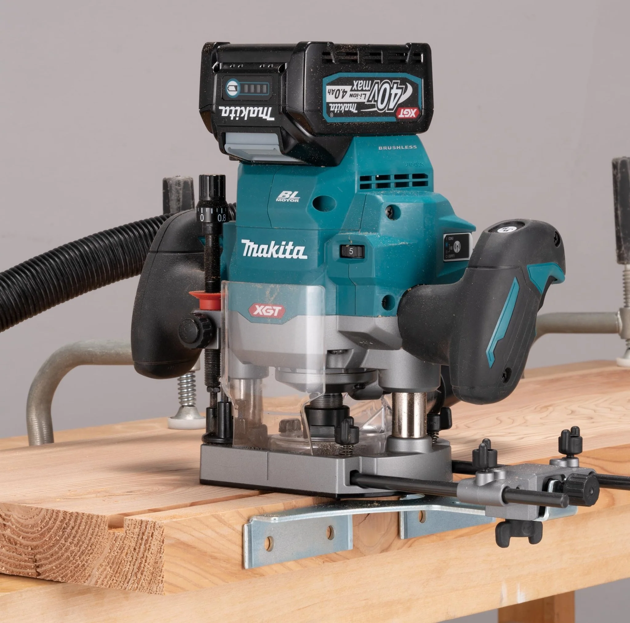 Makita 40Vmax Cordless Router RP001GZ Tool Only - Image 7