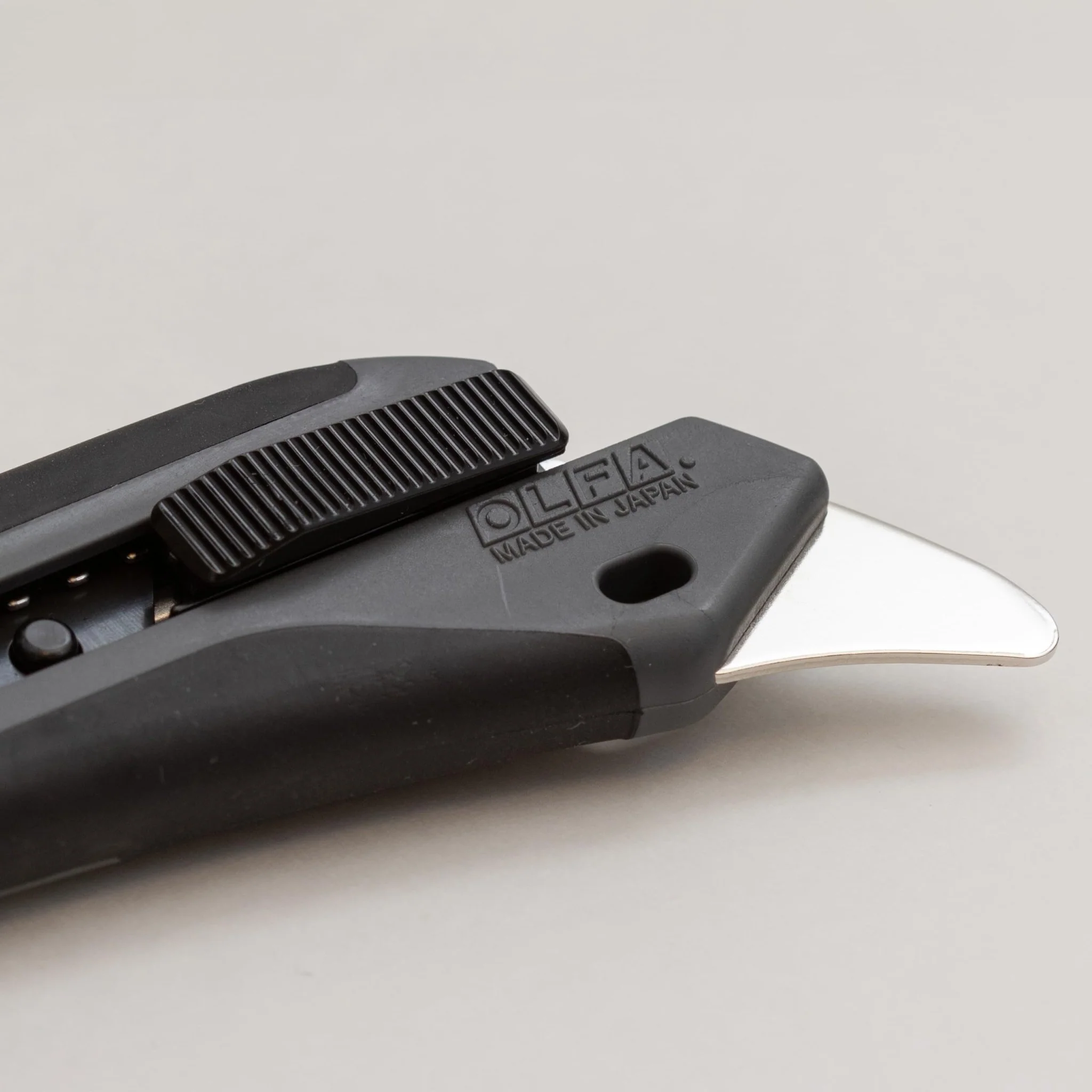 OLFA Hyper AL Gray Auto-Lock Utility Knife with Special Black Blade (193B-GRY) - Image 7