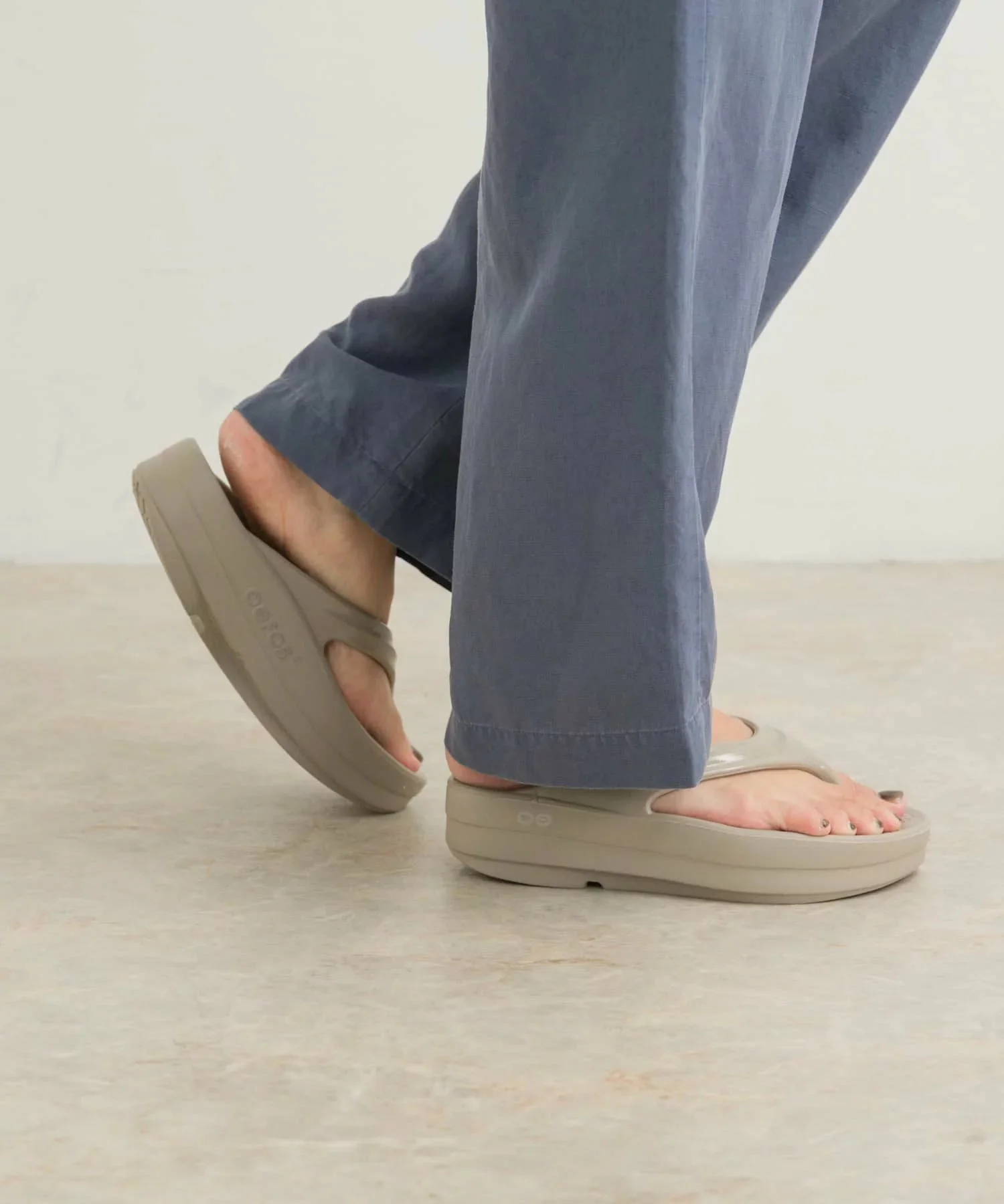 OOFOS OOmega ladies recovery sandal - Image 3