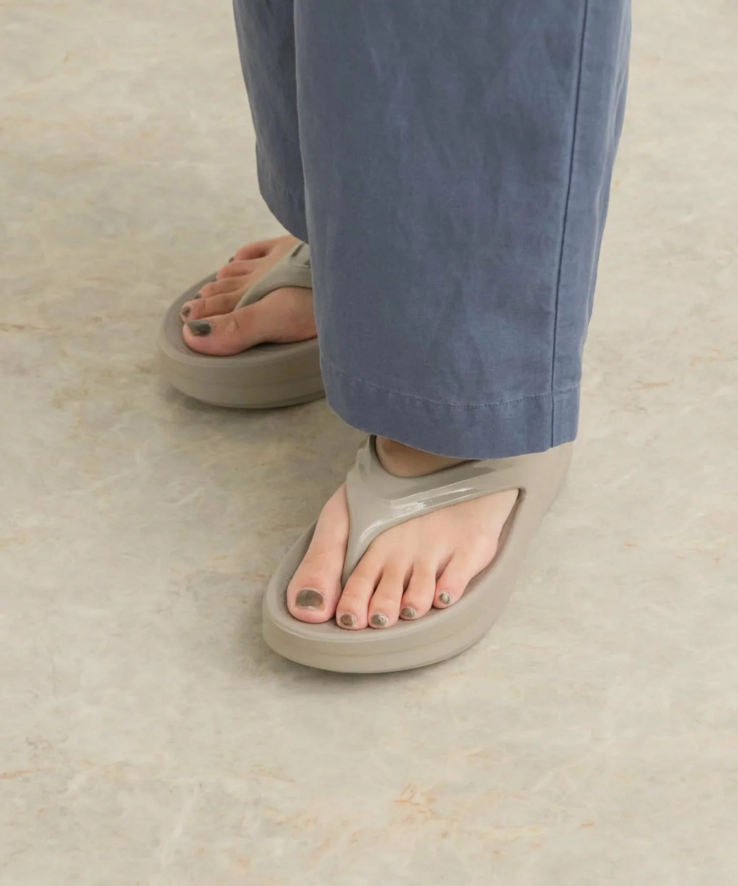 OOFOS OOmega ladies recovery sandal - Image 4