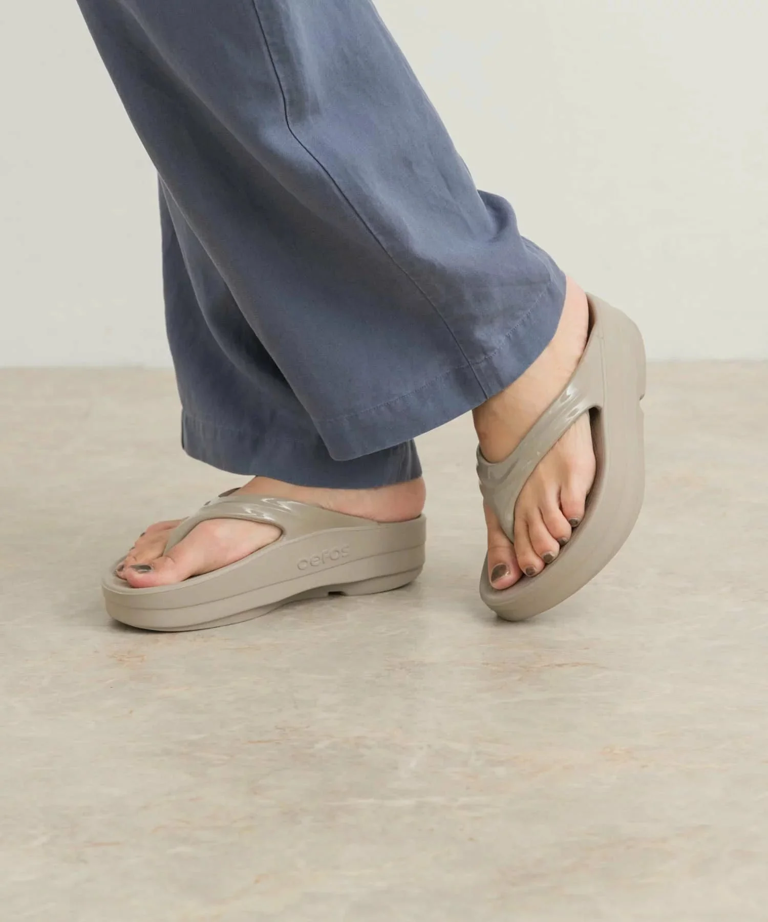 OOFOS OOmega ladies recovery sandal - Image 7