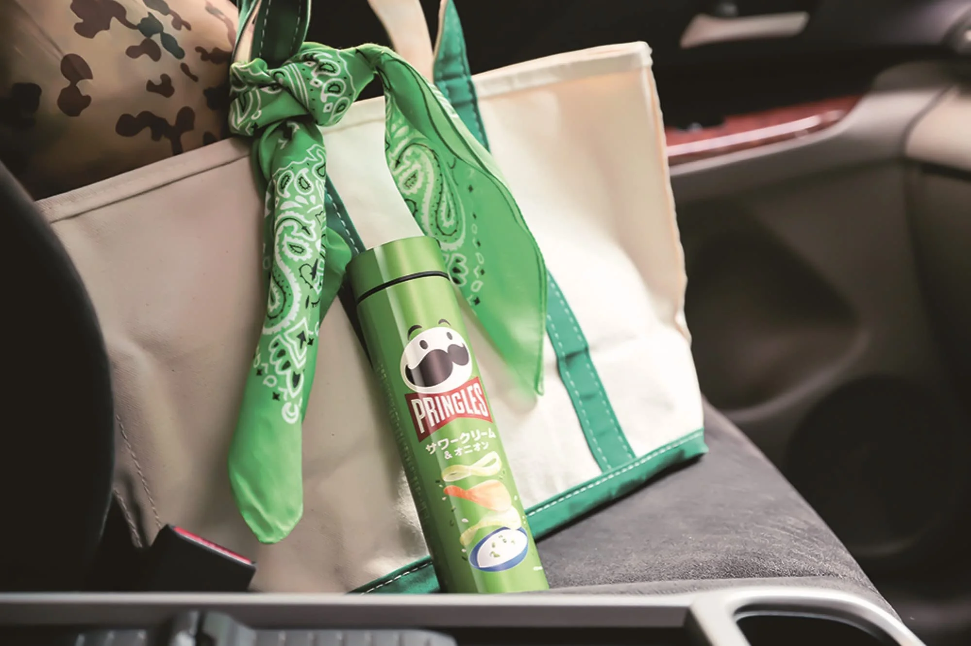 PRINGLES Vacuum Insulated Sour Cream & Onion 300mL Water Bottle Book - Image 6