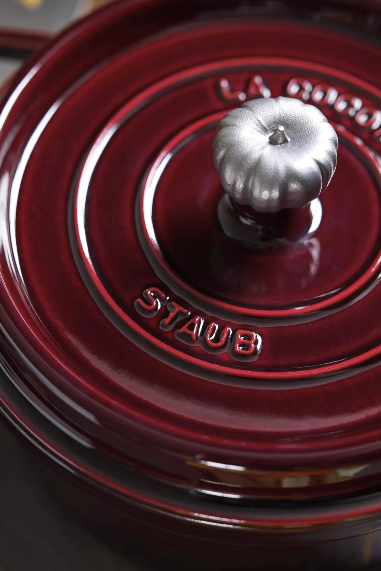 Staub Cast Iron Round Cocotte Model 1102687 Purple 5.5Qt - Image 5