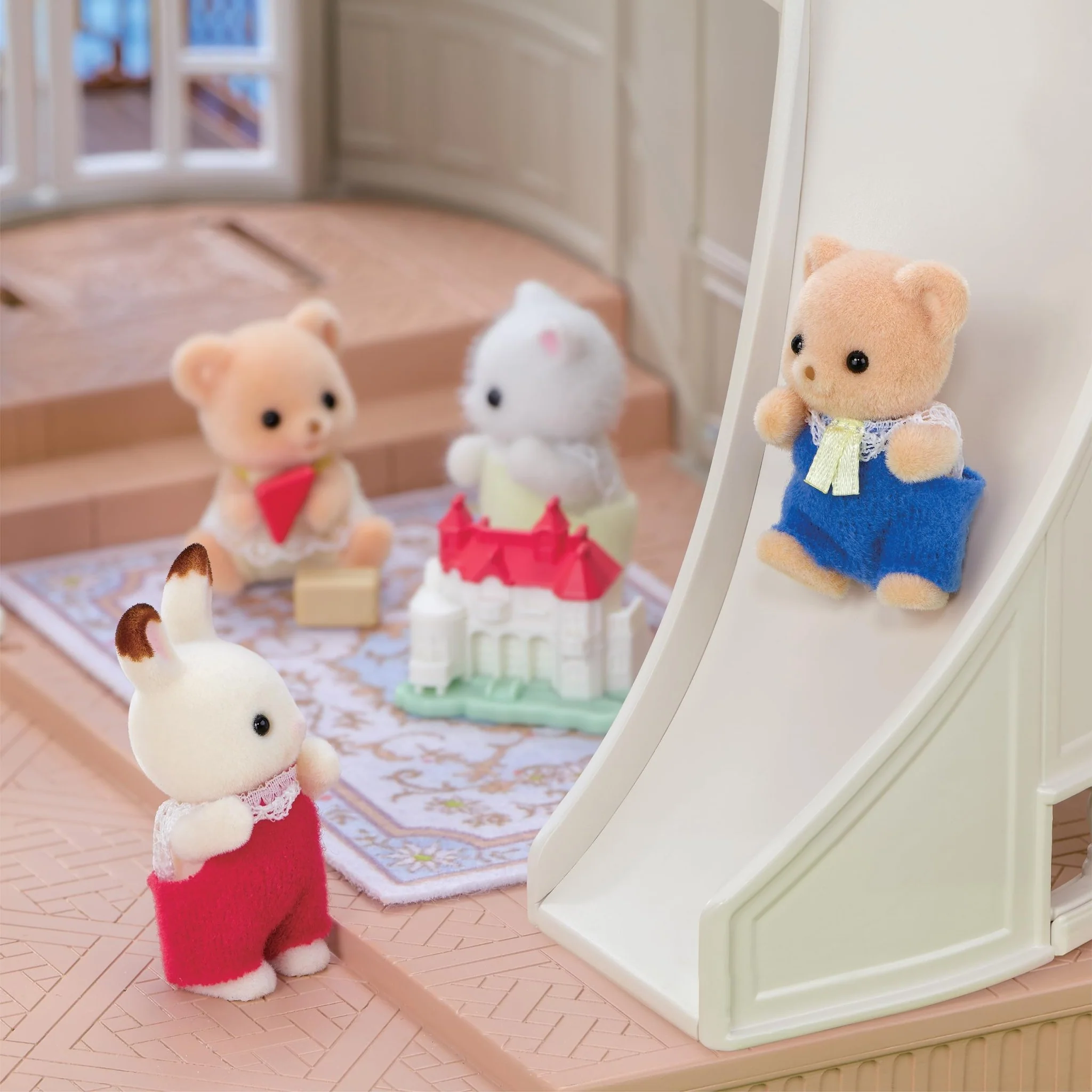Sylvanian Families H-52 Sparkling Waterside Red-Roof Dollhouse (Ages 3+) - Image 7