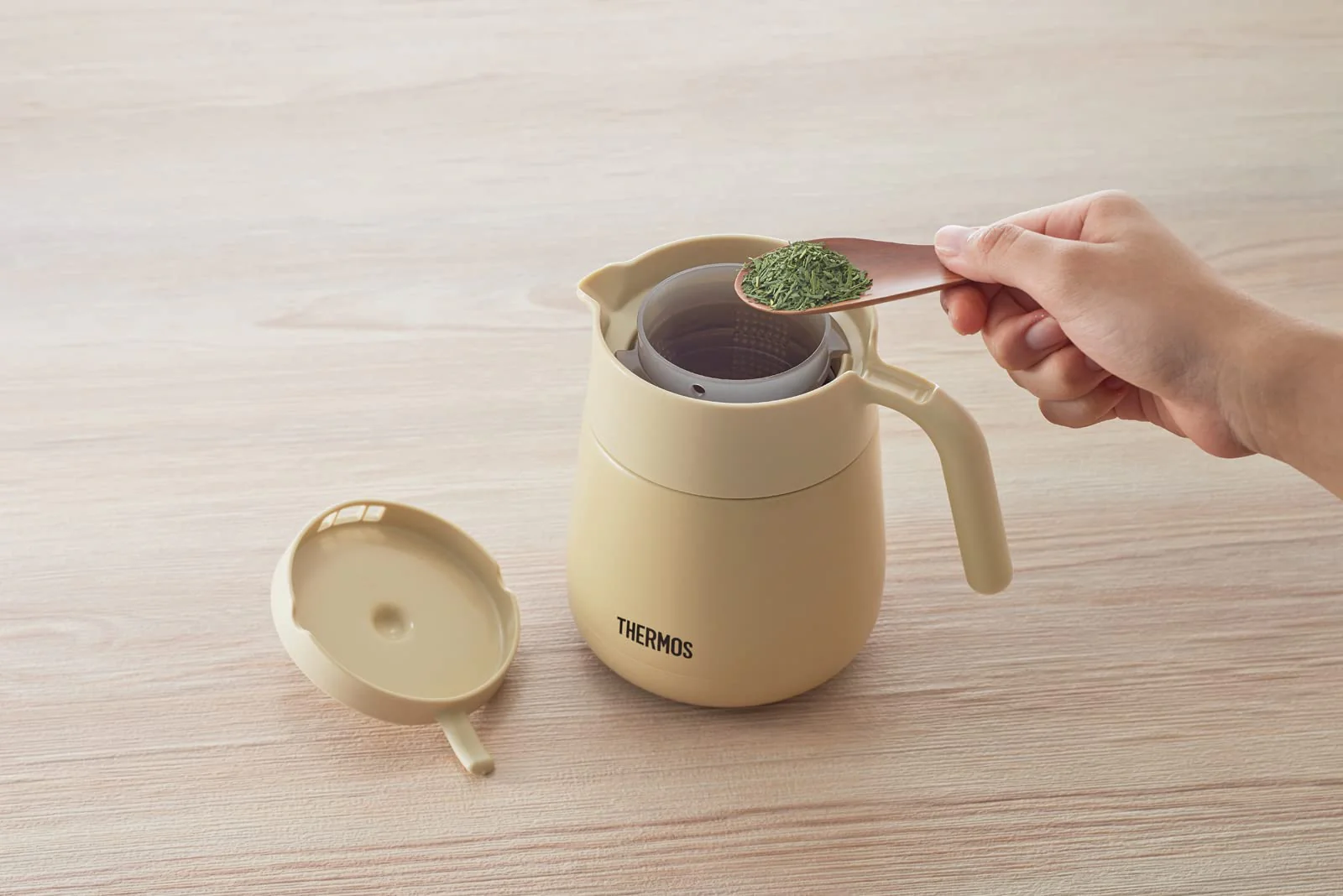 Thermos Vacuum Insulated Teapot with Strainer 700ml Beige TTE-700 BE 100V - Image 6
