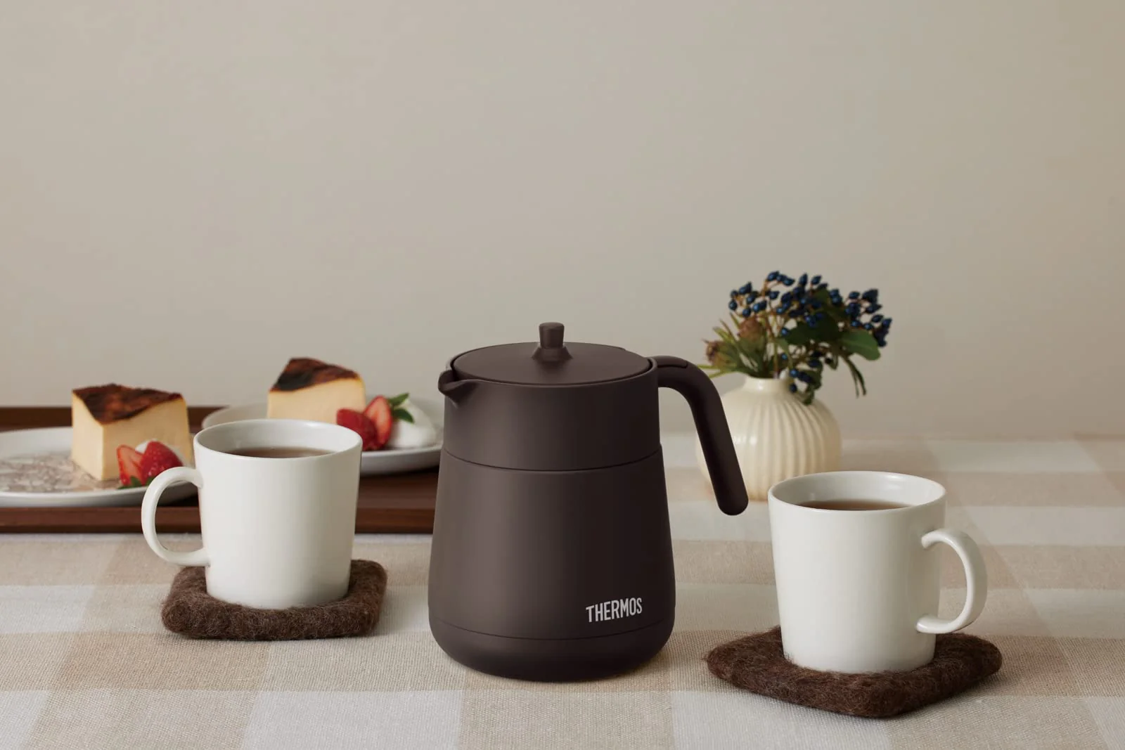 Thermos Vacuum Insulated Teapot with Strainer 700ml Brown TTE-700 BW 100V - Image 7